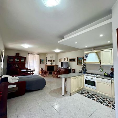 Appartamento Tra Il Borgo E Il Lago أنغويلارا سابازيا المظهر الخارجي الصورة